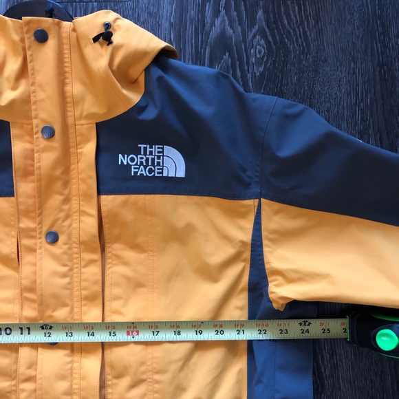 Size Large - Supreme x The North Face SS20 RTG Mountain Climbing Jacket Gold - Picture 8 of 9
